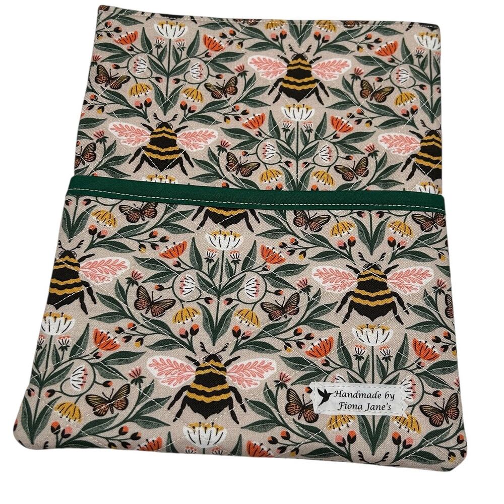 Handmade Quilted Kindle Small Book Sleeve Front Pocket NEW 9" x 7 1/2" Bee